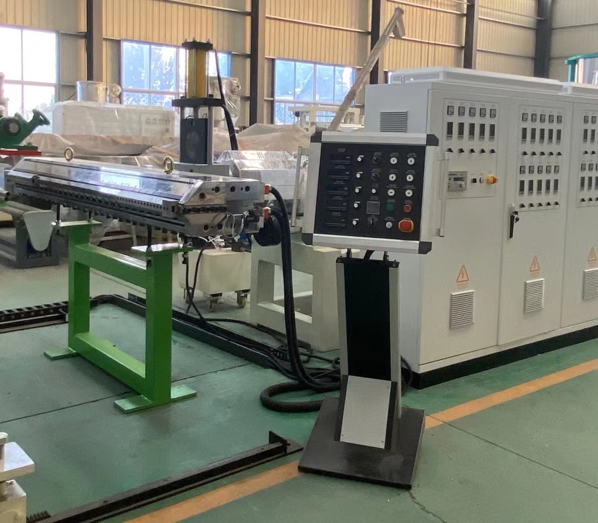 ​एबीएस शीट एक्सट्रूज़न मशीन के शिपमेंट से पहले समायोजन