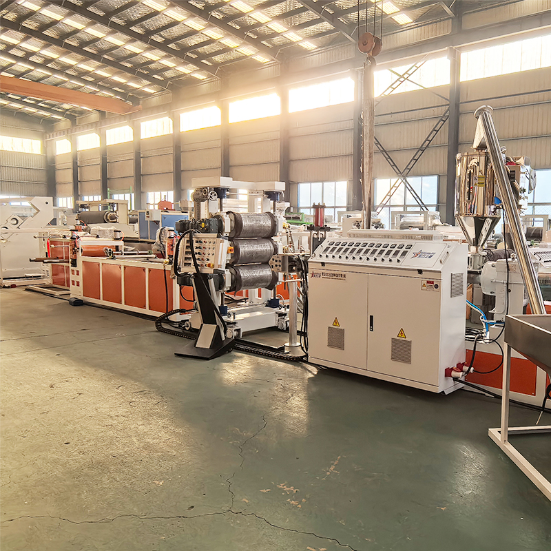 पीएस शीट एक्सट्रूज़न मशीन। लोड हो रहा है