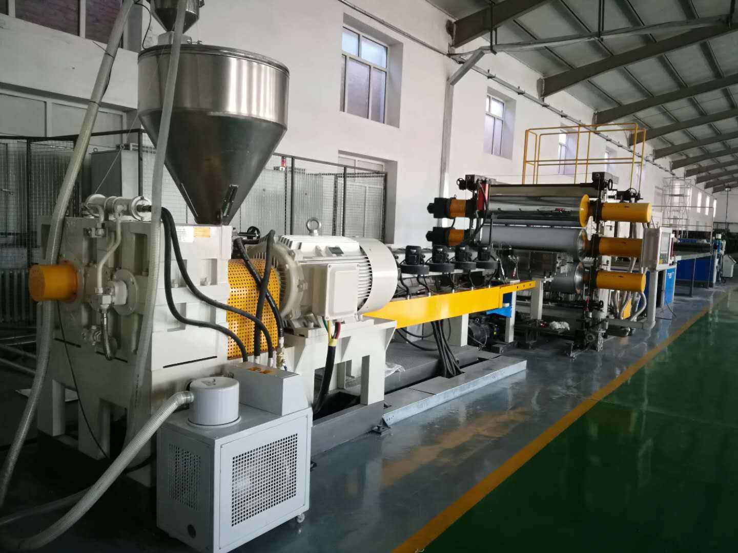 पंचिंग और वेल्डिंग के साथ एचडीपीई जियोसेल एक्सट्रूज़न लाइन